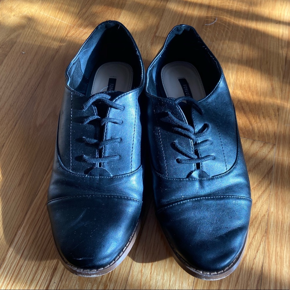 Black flat shoes